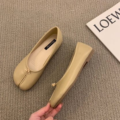 Split Toe Trotter Flat-soled Shoes