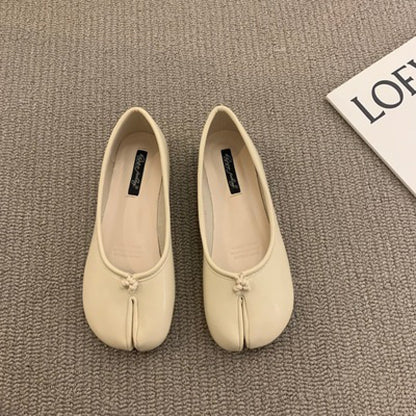 Split Toe Trotter Flat-soled Shoes
