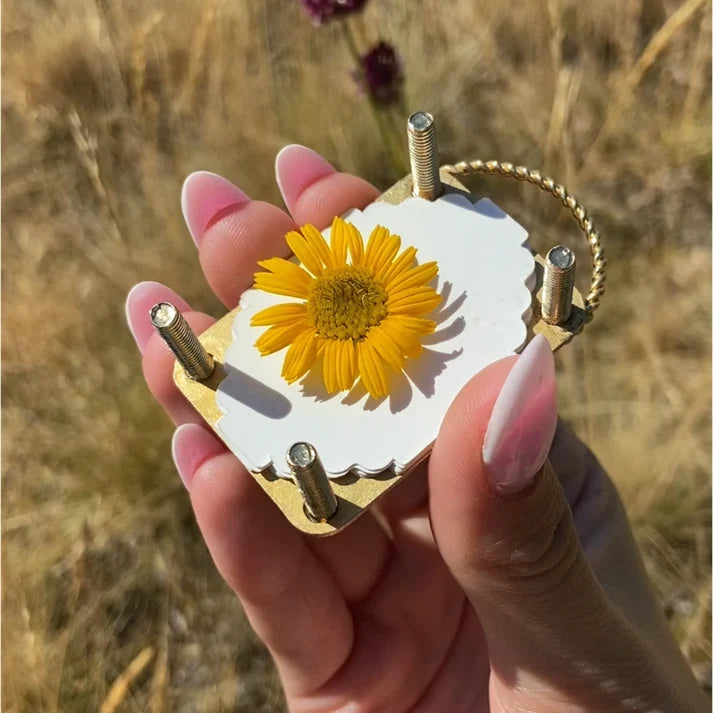 Avora | Handmade Flowerpress