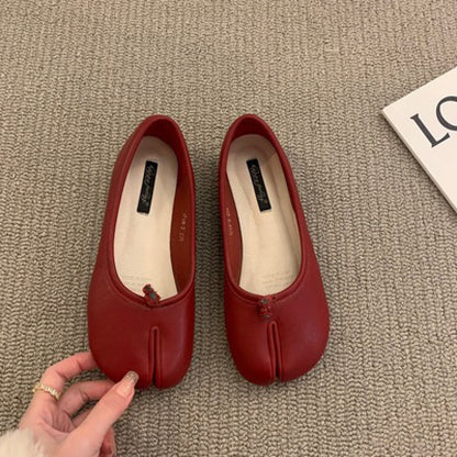 Split Toe Trotter Flat-soled Shoes