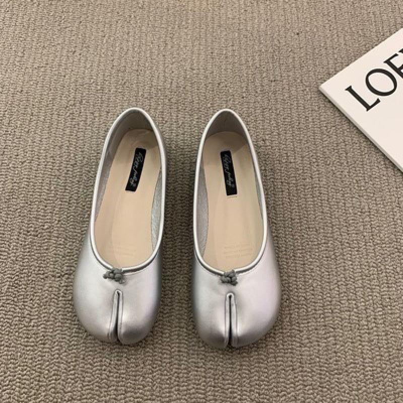 Split Toe Trotter Flat-soled Shoes