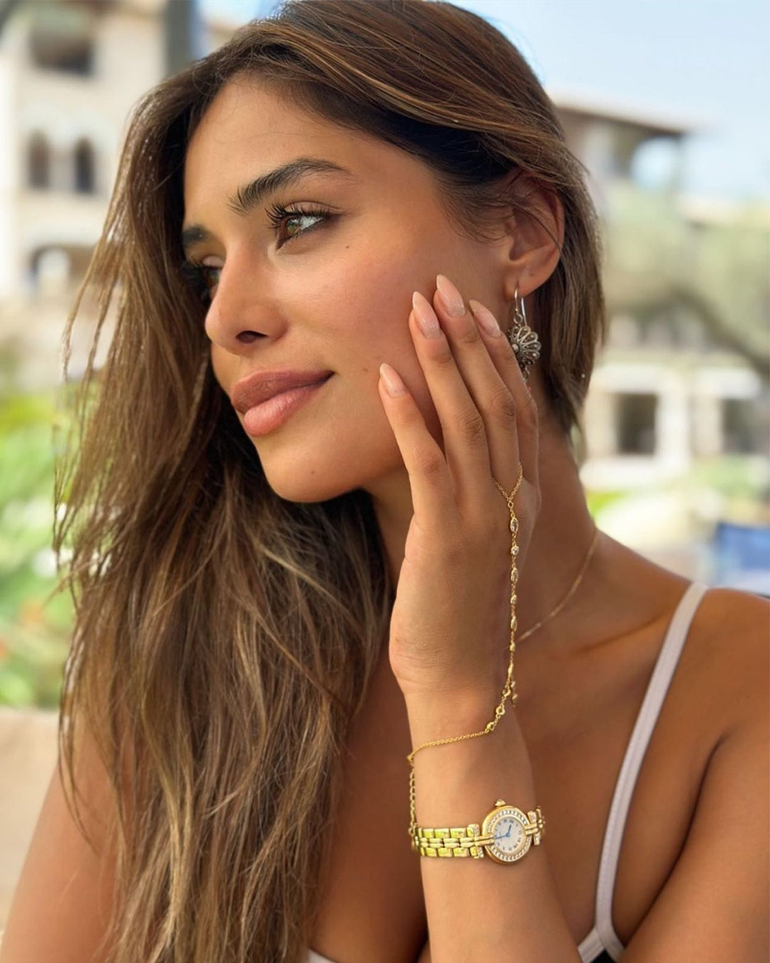 The Aurelia hand chain