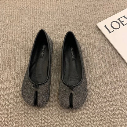 Split Toe Trotter Flat-soled Shoes