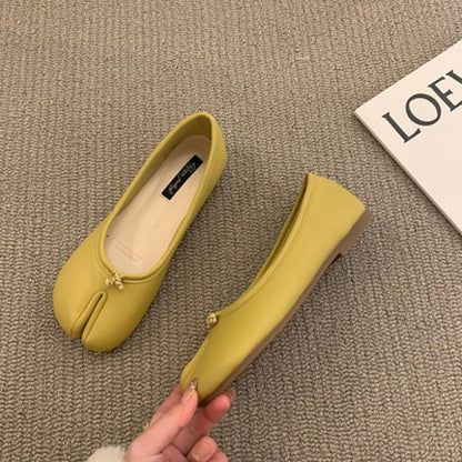 Split Toe Trotter Flat-soled Shoes