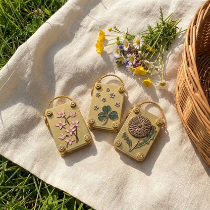 Avora | Handmade Flowerpress