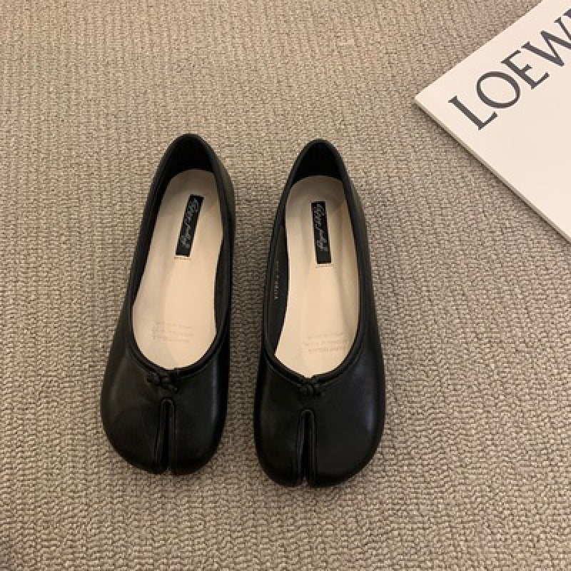 Split Toe Trotter Flat-soled Shoes