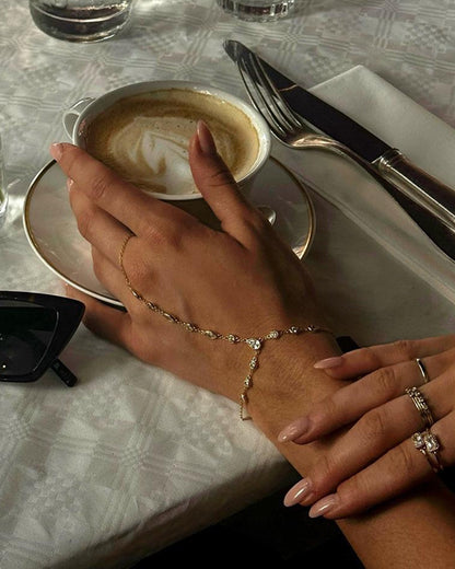 The Aurelia hand chain